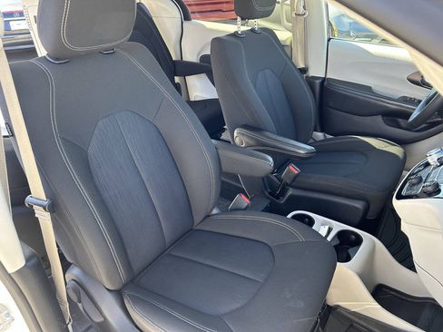 Used 2023 Chrysler Voyager LX FWD image 23