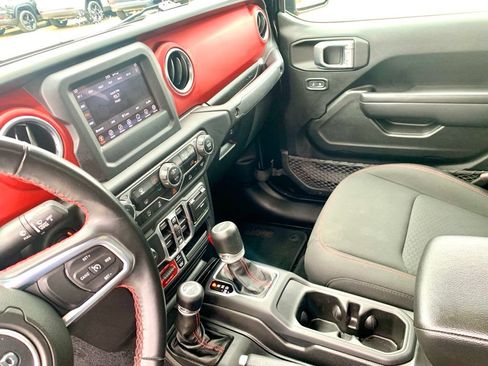 Used 2020 Jeep Gladiator Rubicon AWD/4WD image 36