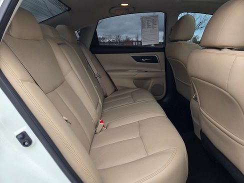 Used 2017 Nissan Altima 2.5 SL w/ Moonroof Package image 10