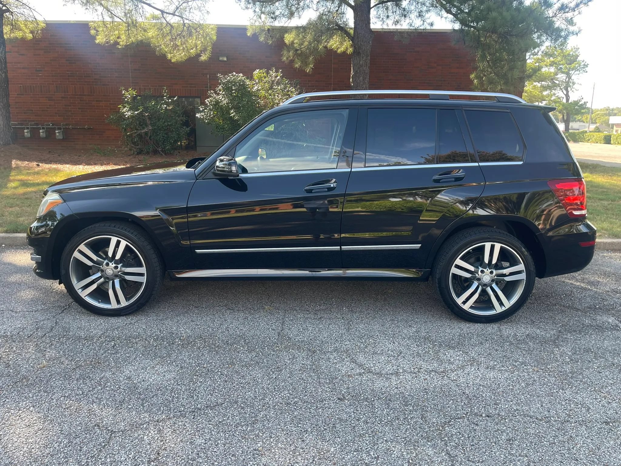 Used 2015 Mercedes-Benz GLK 350 4MATIC image 2