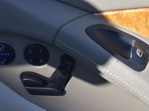 Used 2004 Mercedes-Benz SL 500 w/ Comfort Pkg image 45