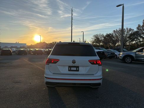 Used 2022 Volkswagen Tiguan SE R-Line image 4