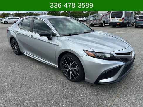 Used 2021 Toyota Camry SE image 8
