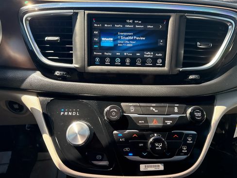 Used 2020 Chrysler Voyager LX FWD image 22