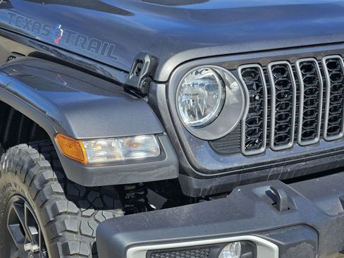New 2026 Jeep Gladiator Sport AWD/4WD image 9