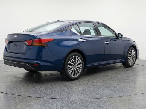 Used 2025 Nissan Altima 2.5 SV image 9