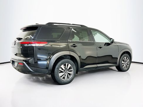 Used 2025 Nissan Pathfinder SV image 9