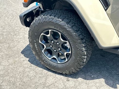 Used 2022 Jeep Wrangler Unlimited Rubicon 4xe w/ Steel Bumper Group AWD/4WD image 12