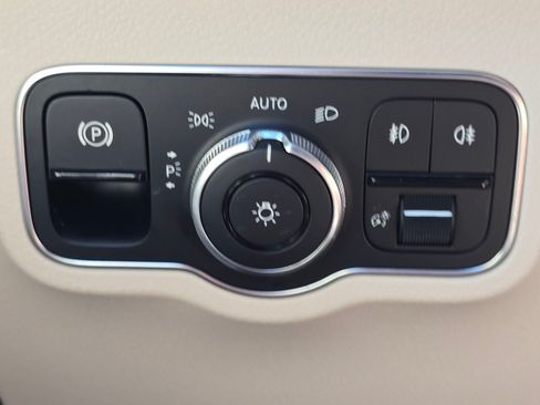 Used 2020 Mercedes-Benz GLB 250 4MATIC image 40
