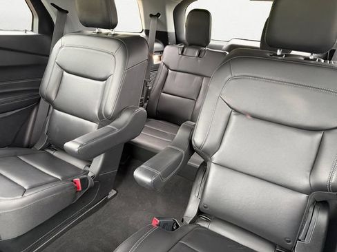 Used 2022 Ford Explorer XLT w/ Equipment Group 202A AWD/4WD image 13