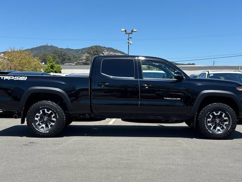 Used 2022 Toyota Tacoma TRD Off-Road w/ TRD Premium Off Road Package AWD/4WD image 8