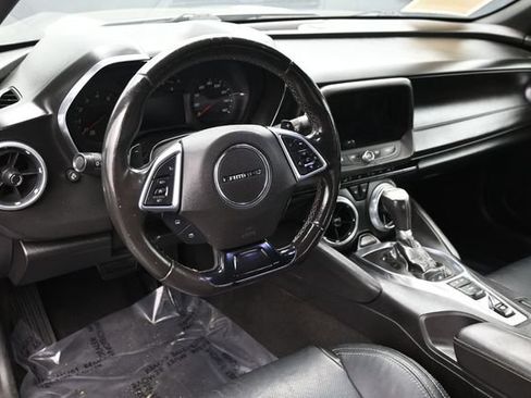 Used 2019 Chevrolet Camaro LT w/ Technology Package RWD image 8