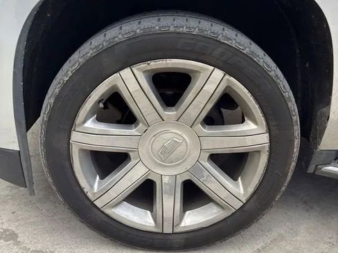 Used 2020 Cadillac Escalade ESV Luxury image 15