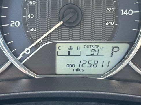 Used 2015 Toyota Corolla LE FWD image 17