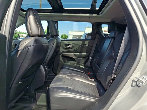 Certified 2021 Jeep Cherokee Latitude Lux w/ Sun & Sound Group AWD/4WD image 10