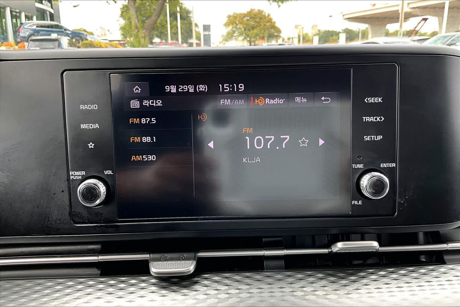 Used 2024 Kia Carnival LX FWD image 31