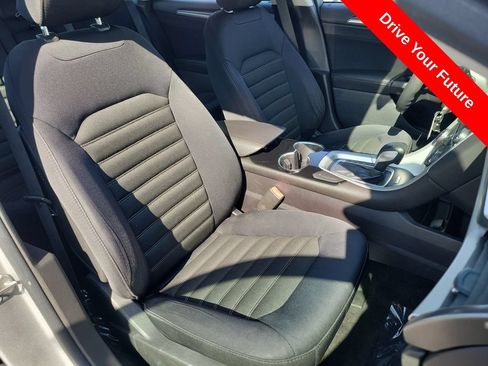 Used 2015 Ford Fusion SE FWD image 19