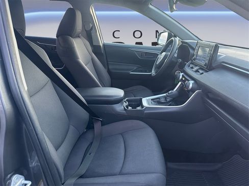 Used 2019 Toyota RAV4 LE image 17