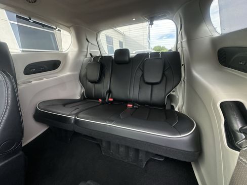 Used 2023 Chrysler Pacifica Limited w/ Uconnect Theater Family Group AWD/4WD image 43