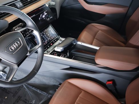 Used 2024 Audi Q8 e-tron Premium Plus w/ Premium Plus Package image 19