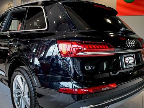 Used 2021 Audi Q7 3.0T Premium image 12