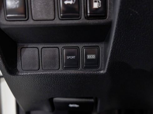 Used 2018 Nissan Rogue SV image 24