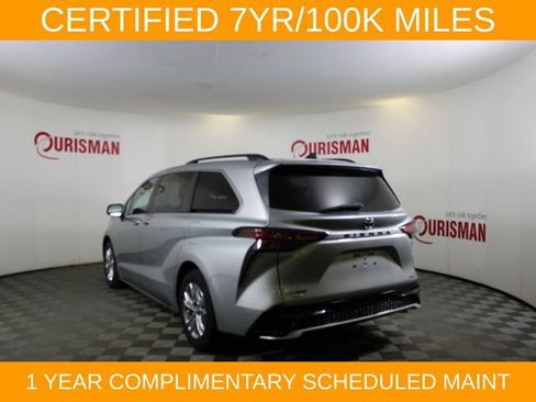 Used 2023 Toyota Sienna XSE AWD/4WD image 7
