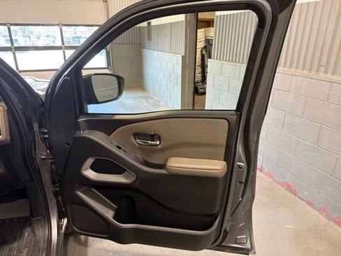 Certified 2022 Nissan Frontier SV AWD/4WD image 15