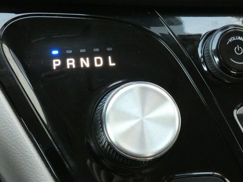 Used 2023 Chrysler Pacifica Touring-L FWD image 28