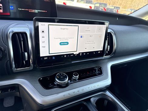 Used 2025 Ford Expedition Max Platinum w/ Driver's Package image 29