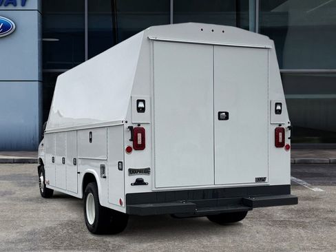 New 2024 Ford E-450 and Econoline 450 Super Duty RWD image 5