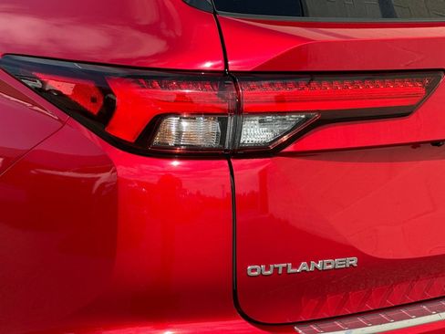 Used 2024 Mitsubishi Outlander SE FWD image 38