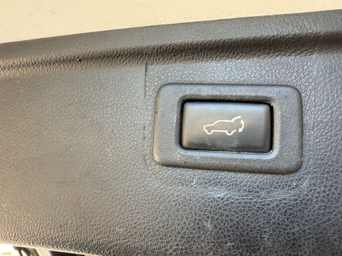 Used 2017 Subaru Outback 2.5i Touring image 16