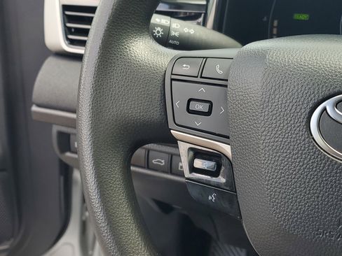 Used 2025 Toyota Camry LE image 28