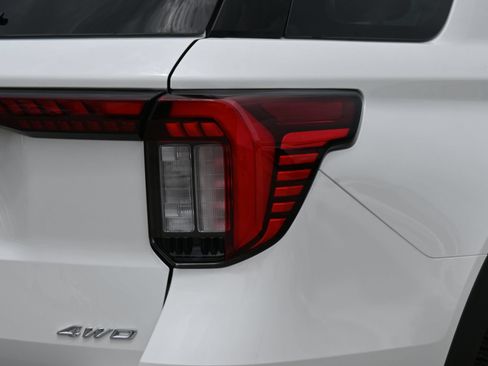 New 2026 Ford Explorer Platinum w/ LUX Leather Package AWD/4WD image 18
