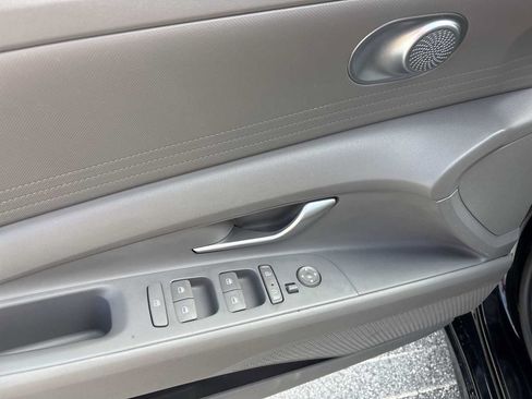 Used 2023 Hyundai Elantra SE FWD image 20