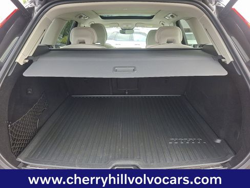 Certified 2022 Volvo XC60 B5 Momentum w/ Advanced Package image 30