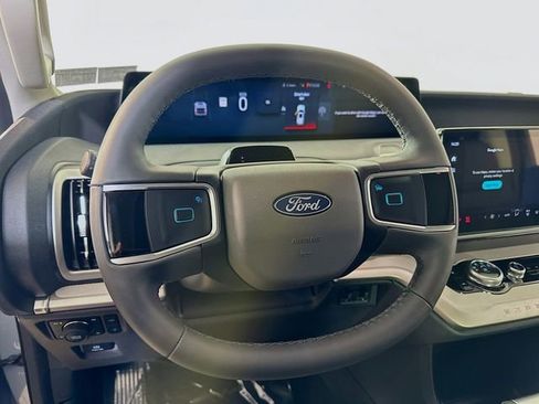 New 2026 Ford Expedition Active image 7
