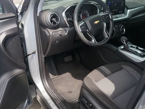 Used 2025 Chevrolet Blazer LT FWD image 3