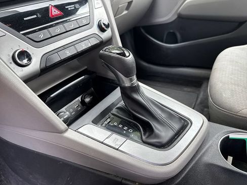 Used 2017 Hyundai Elantra SE FWD image 19