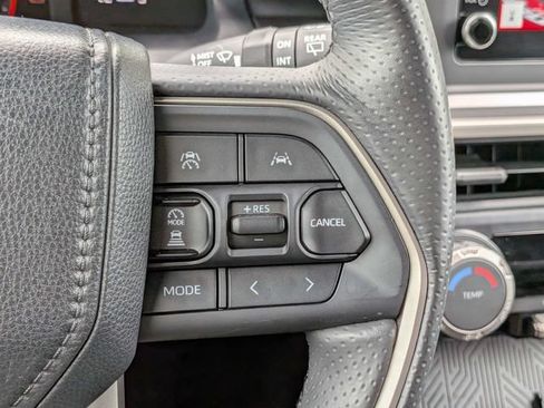 Used 2025 Toyota 4Runner SR5 AWD/4WD image 27
