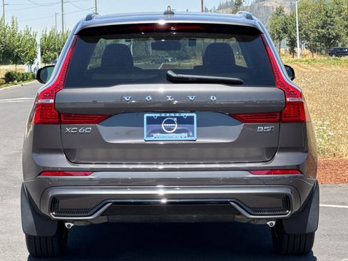 New 2025 Volvo XC60 B5 Core w/ Protection Package Premier image 4