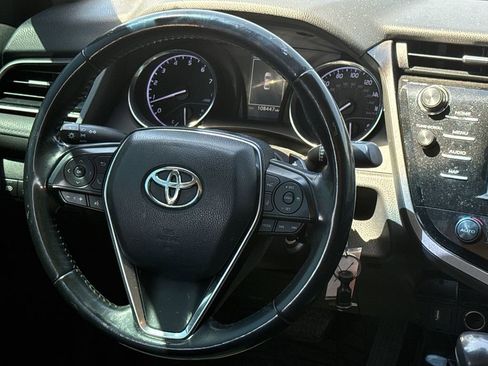Used 2020 Toyota Camry SE image 9