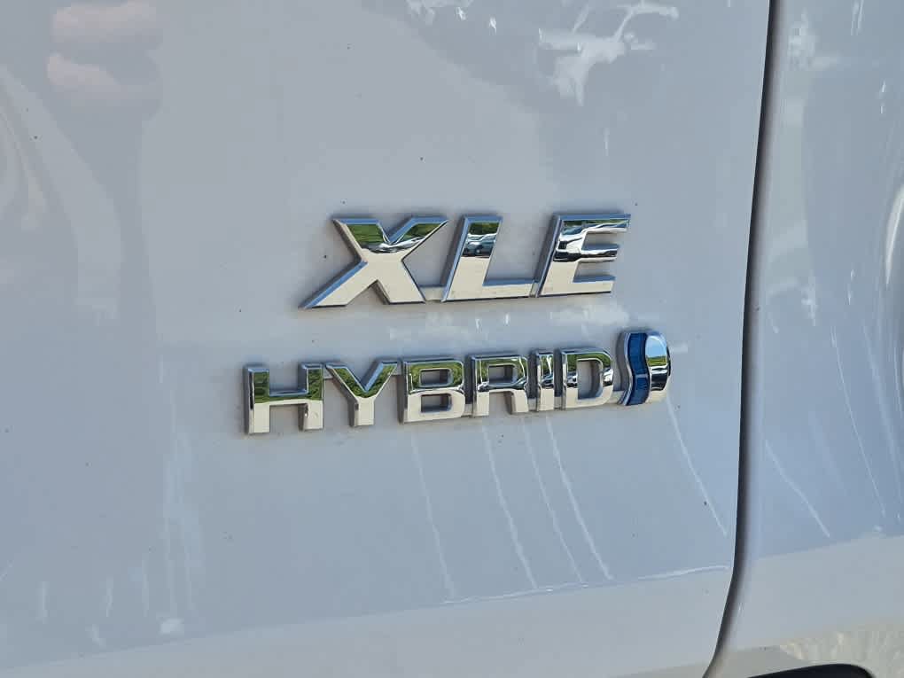 Used 2021 Toyota RAV4 XLE w/ Convenience Package AWD/4WD image 23