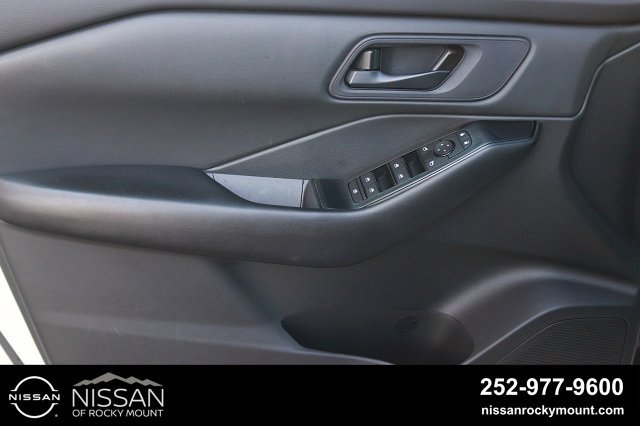 Used 2024 Nissan Rogue S AWD/4WD image 10