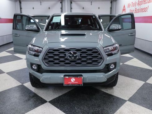 Used 2022 Toyota Tacoma TRD Sport w/ Technology Package RWD image 27
