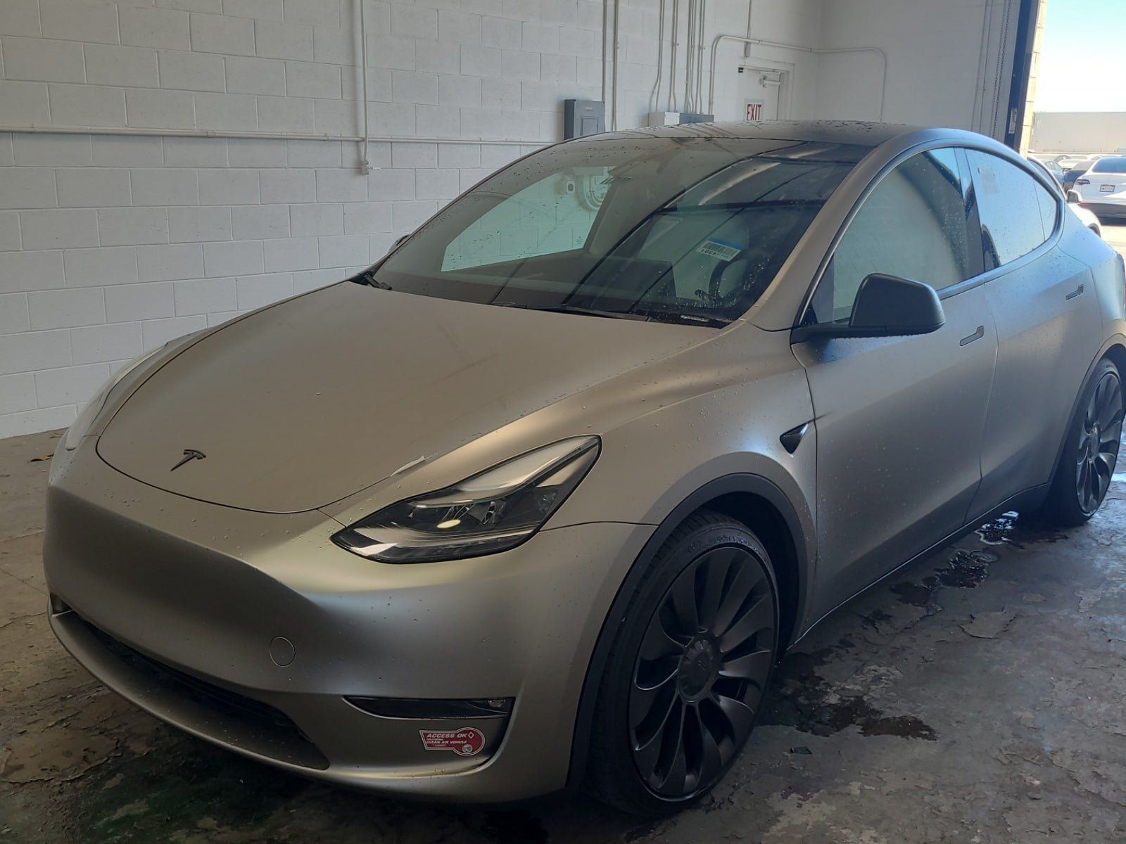 Used 2023 Tesla Model Y Performance AWD/4WD image 9