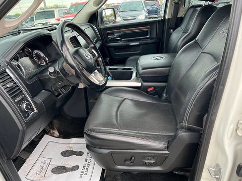 Used 2017 RAM 1500 Laramie w/ Convenience Group AWD/4WD image 4