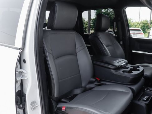 Used 2022 RAM 2500 Tradesman w/ Chrome Appearance Group image 38