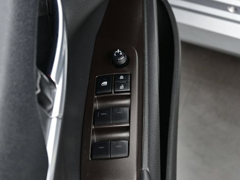 Used 2022 Toyota Camry LE FWD image 10